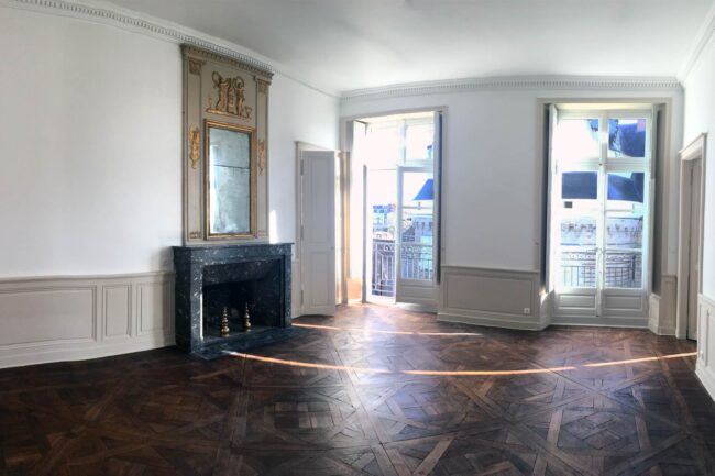 Rénovation salon avec boiseries à Nantes